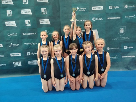 Gimkov pokal v rokah gimnastičark ŠD Stoja! (4)